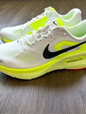 Nike Structure Plus White Black Pure Platinum Volt HQ3048-101 Men’s Size 10.5